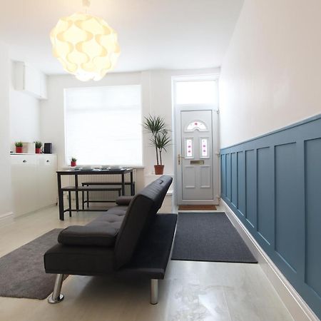 2-Bedroom, Free Parking, High Speed Wi-Fi, Swinton Manchester Buitenkant foto