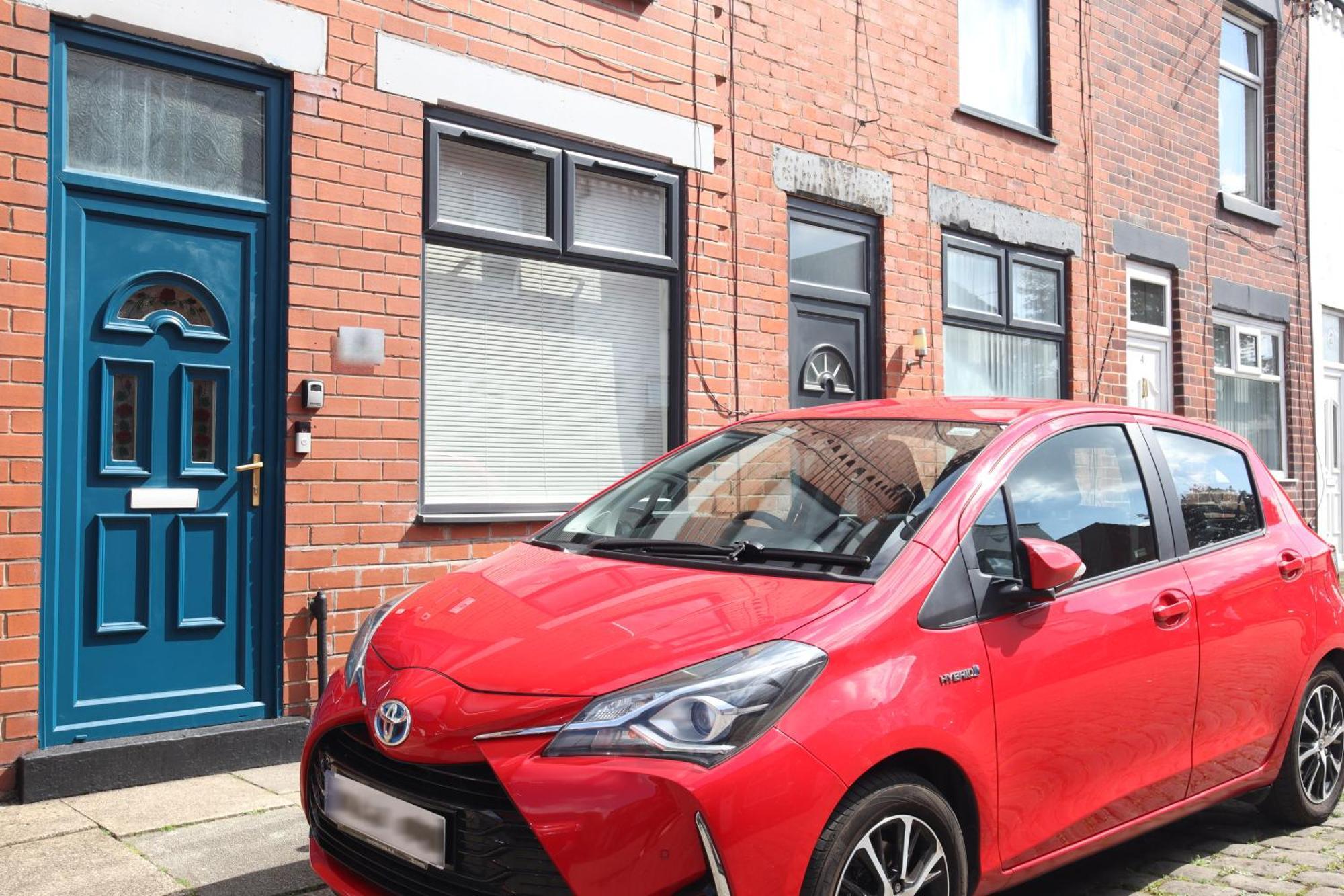2-Bedroom, Free Parking, High Speed Wi-Fi, Swinton Manchester Buitenkant foto